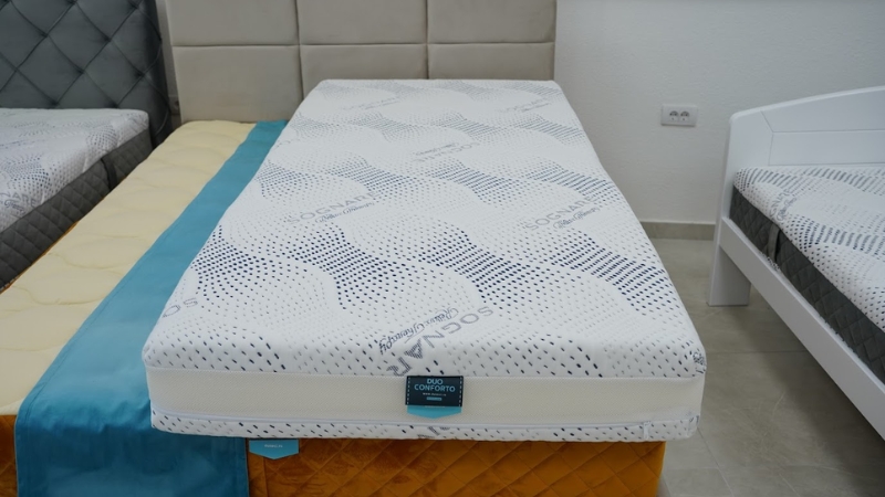 Sognare Duo Conforto dušek na krevetu u salonu